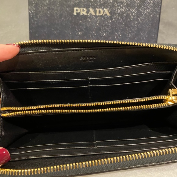 Beautiful authentic Prada wallet - Picture 3 of 5